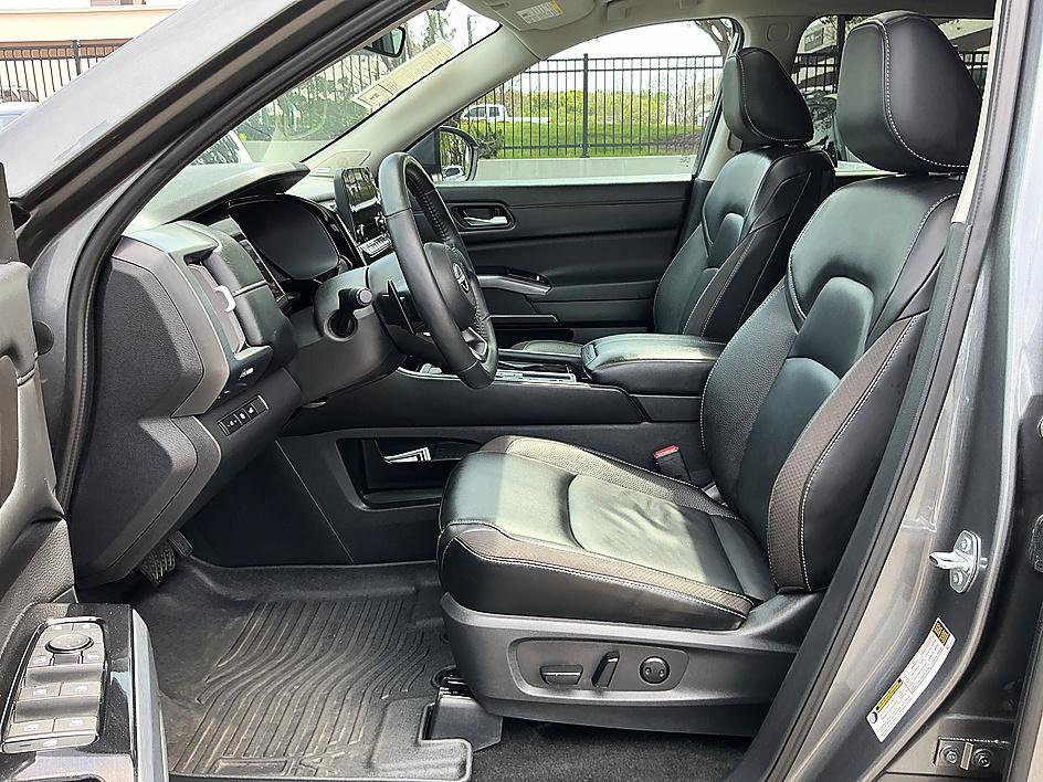 Certified 2024 Nissan Pathfinder SL w/ SL Premium Package image 13