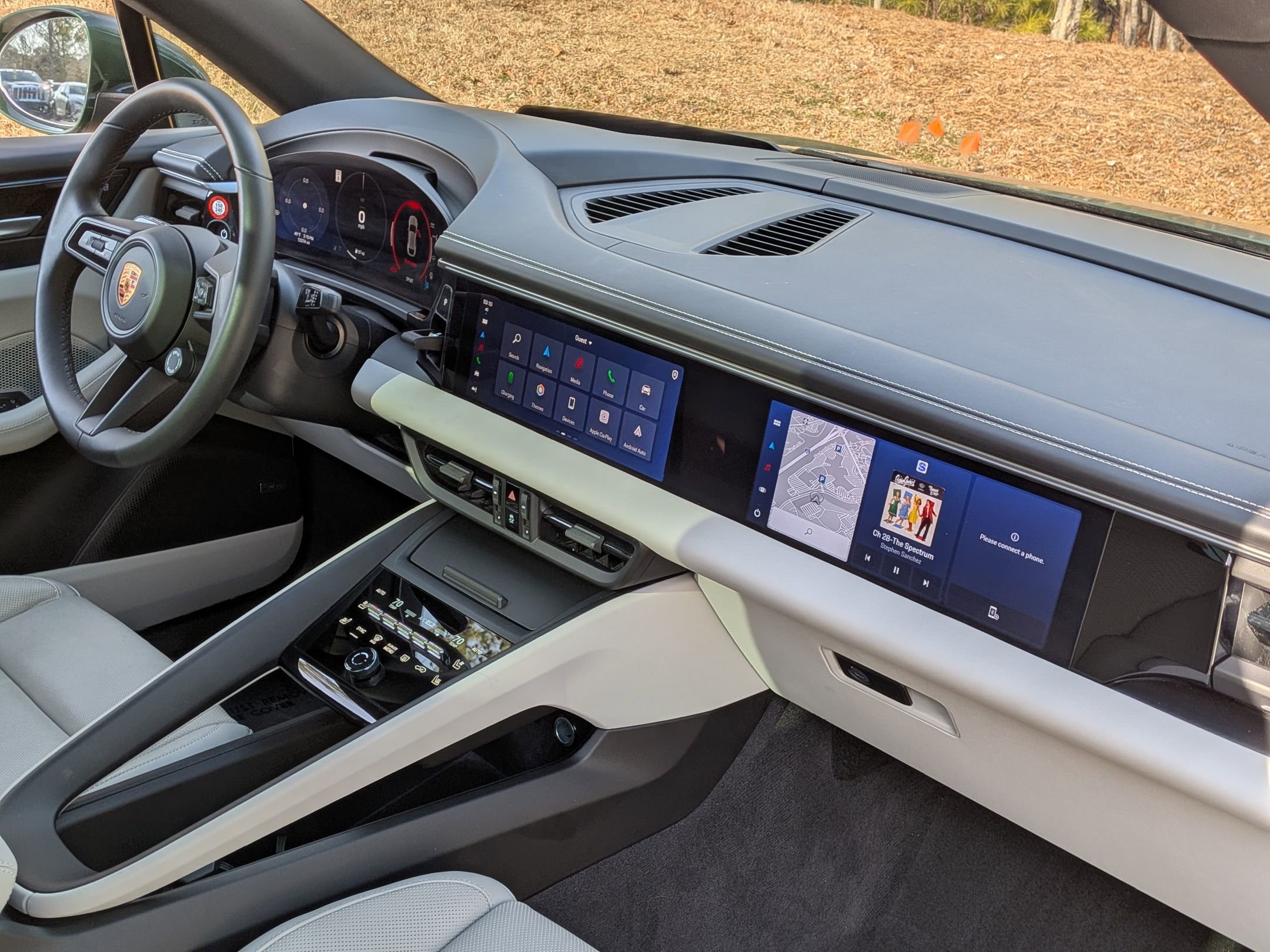 Certified 2025 Porsche Macan 4S Electric AWD/4WD image 28