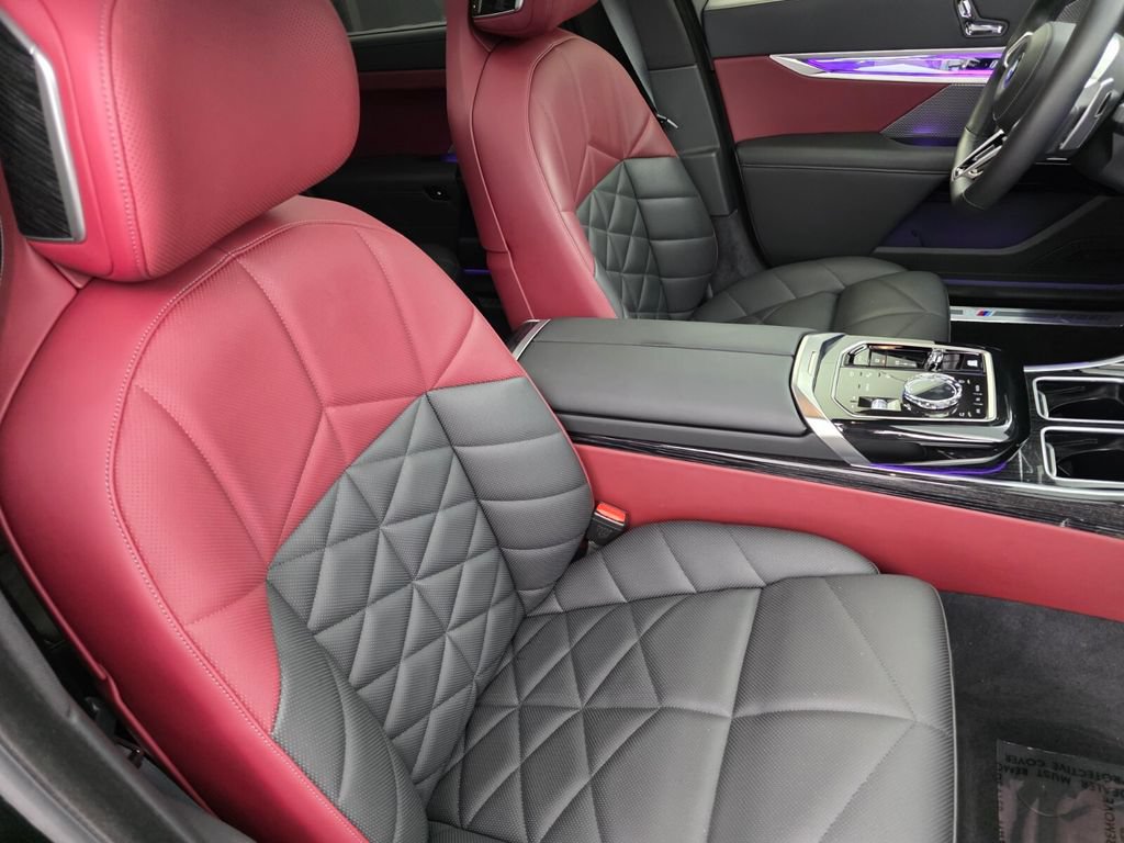 Certified 2025 BMW 740i RWD image 28