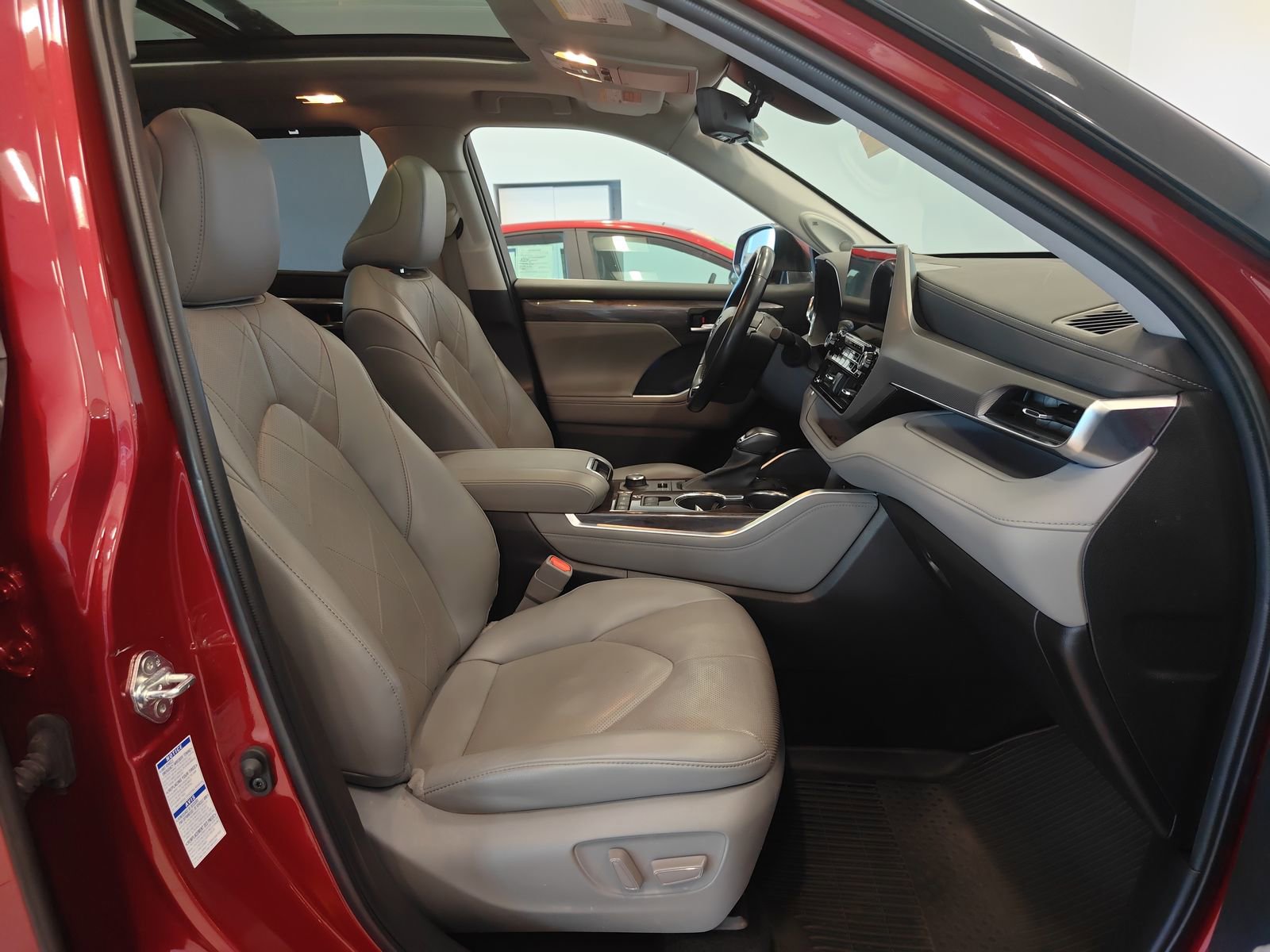 Used 2022 Toyota Highlander Platinum image 24