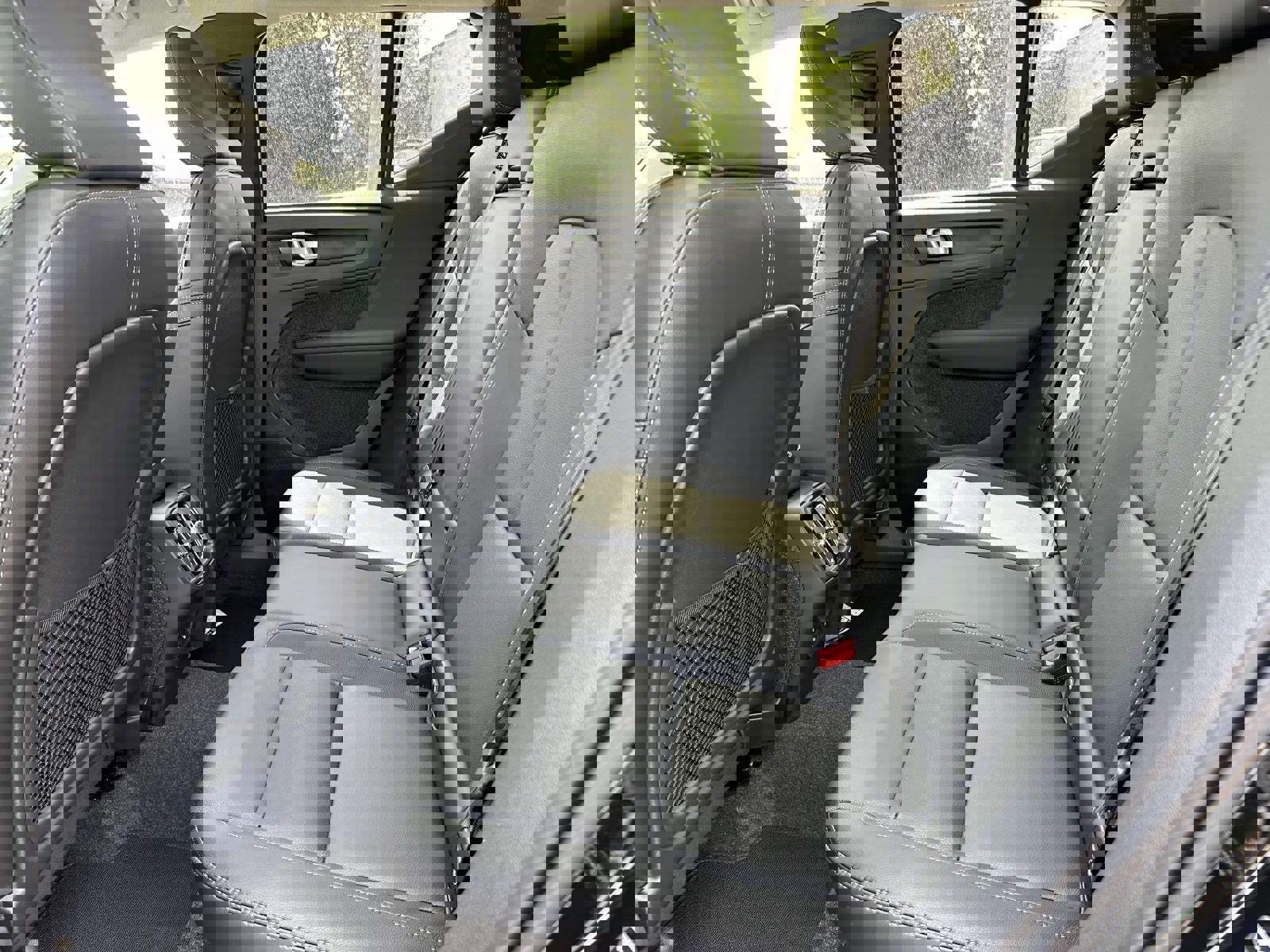 Certified 2025 Volvo XC40 B5 Ultra w/ Climate Package image 15