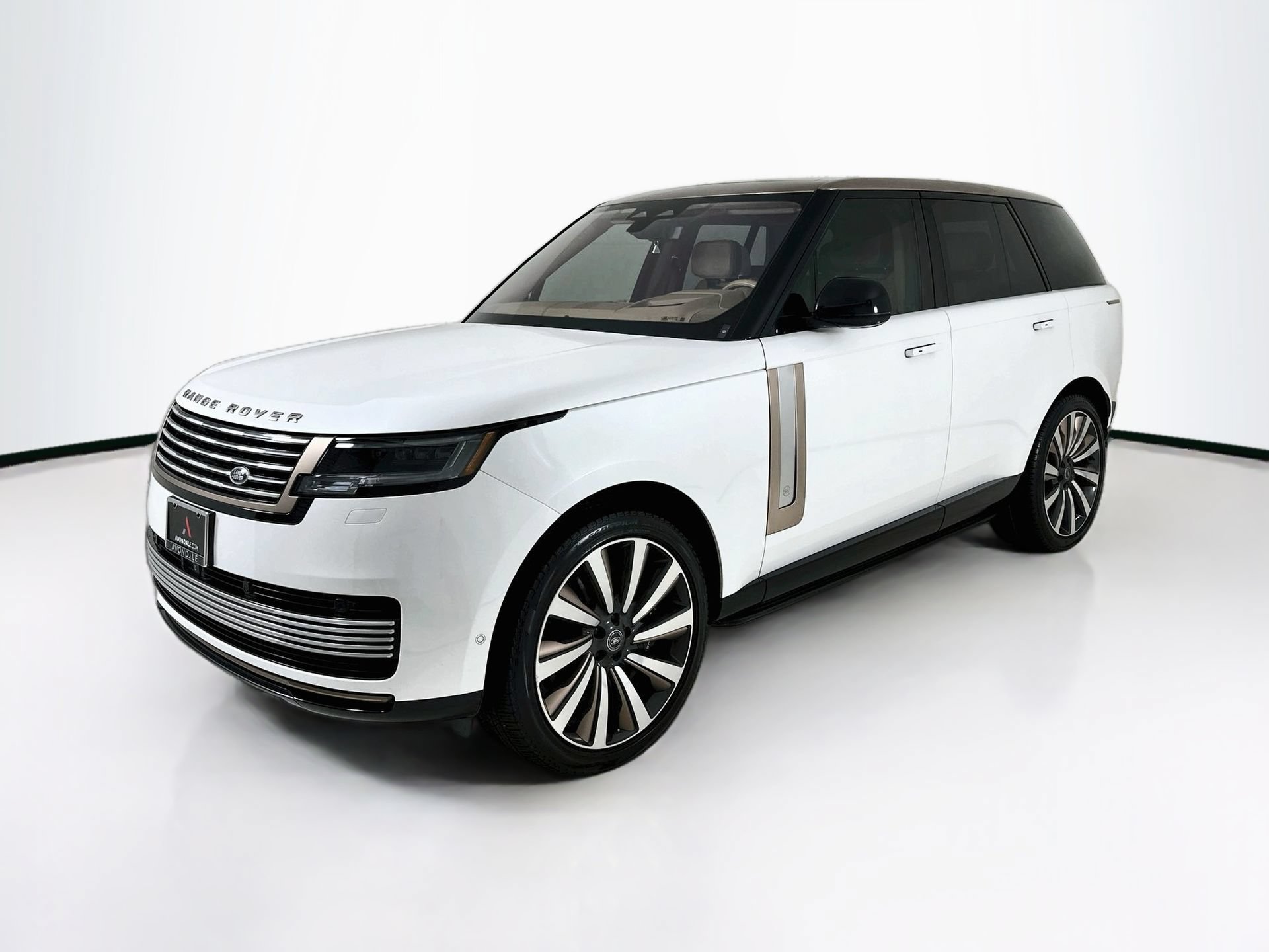 Used 2023 Land Rover Range Rover SV AWD/4WD image 3