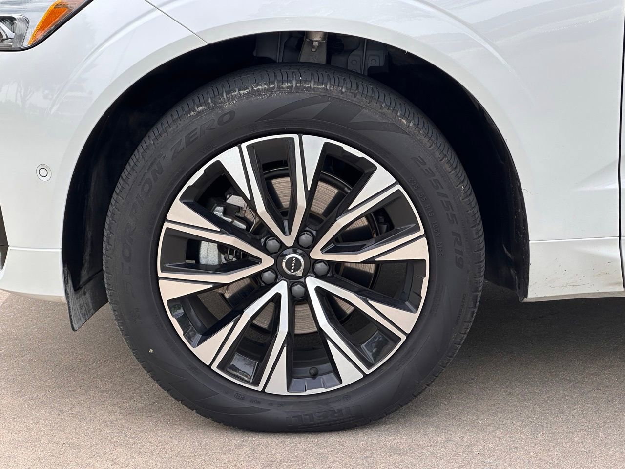 Used 2025 Volvo XC60 B5 Plus image 9