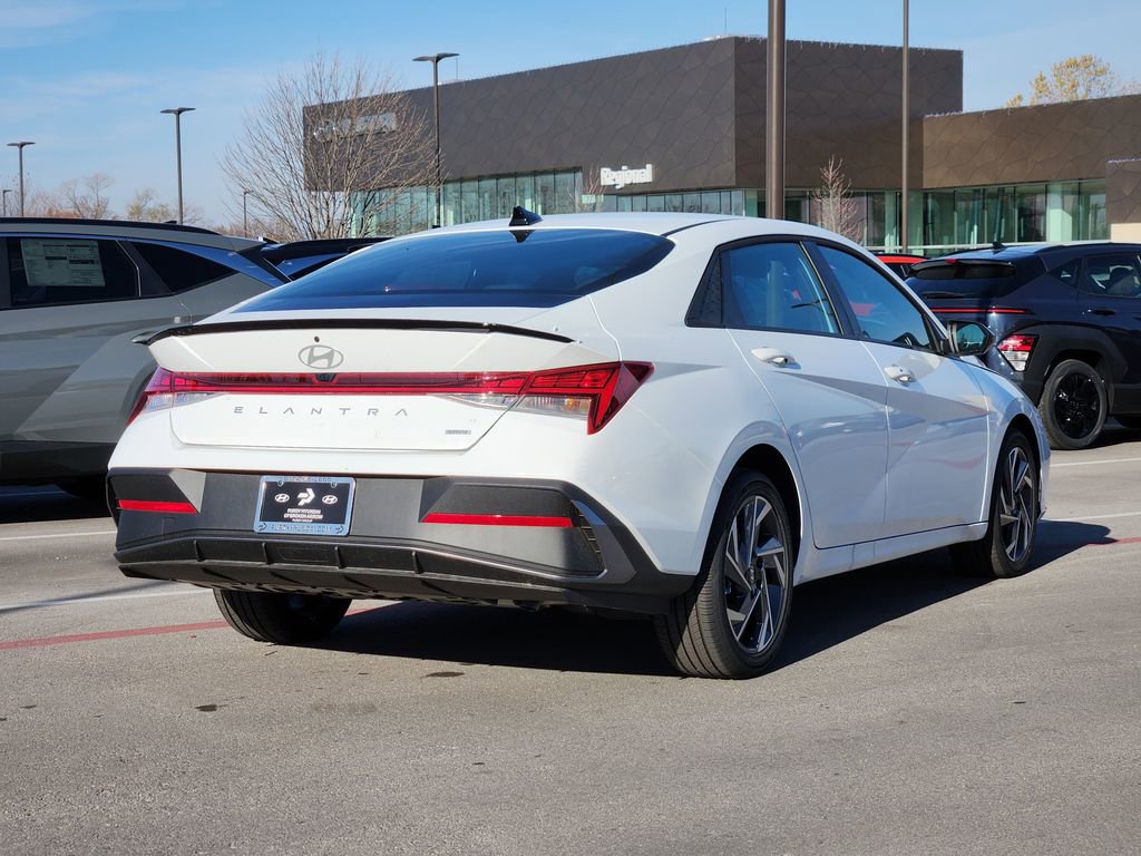 New 2025 Hyundai Elantra SEL image 7