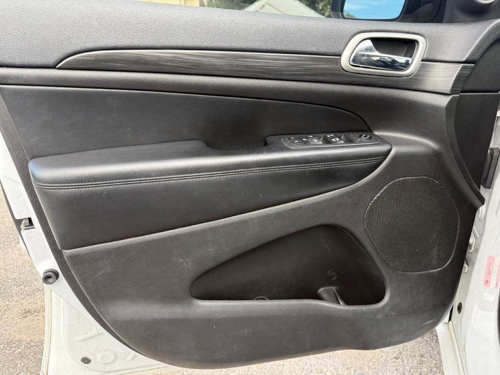 Used 2019 Jeep Grand Cherokee Altitude RWD image 11