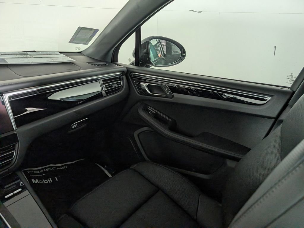 New 2026 Porsche Macan image 23