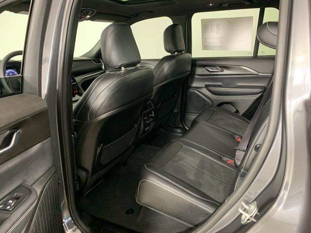 Used 2023 Jeep Grand Cherokee Altitude image 31