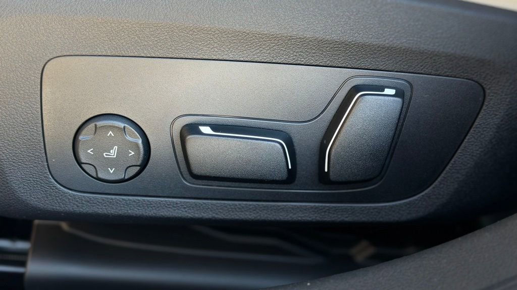 New 2026 BMW 330i xDrive Sedan w/ Premium Package image 16