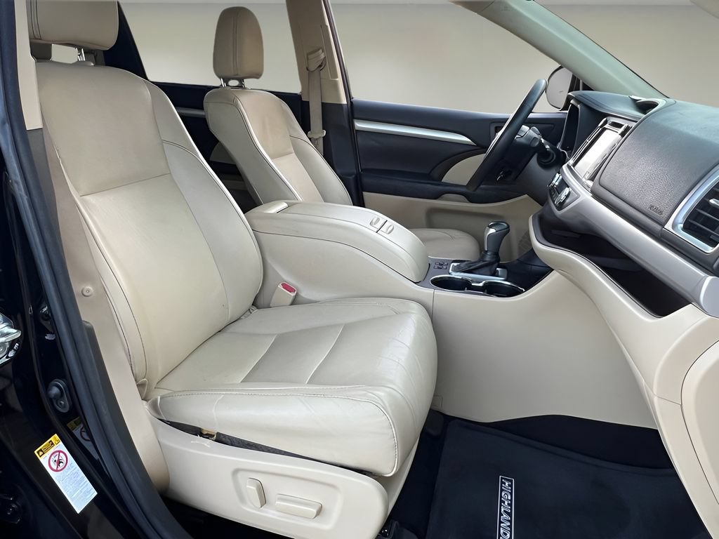Certified 2017 Toyota Highlander XLE FWD image 18