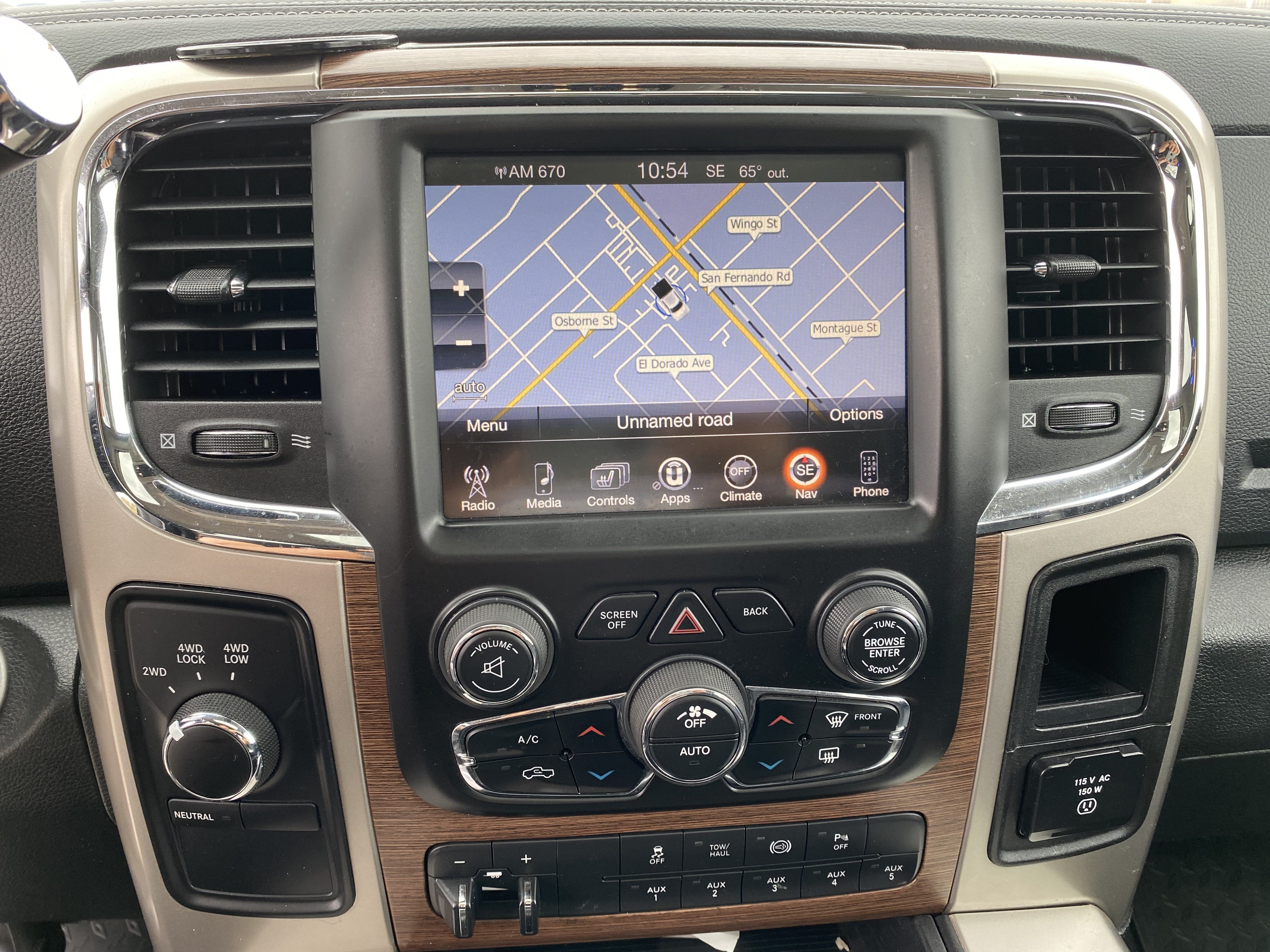 Used 2014 RAM 2500 Laramie w/ Convenience Group AWD/4WD image 16