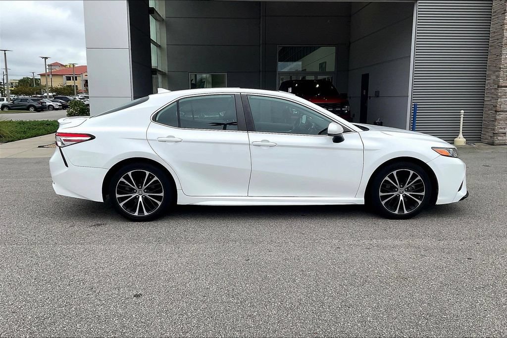 Used 2020 Toyota Camry SE FWD image 7