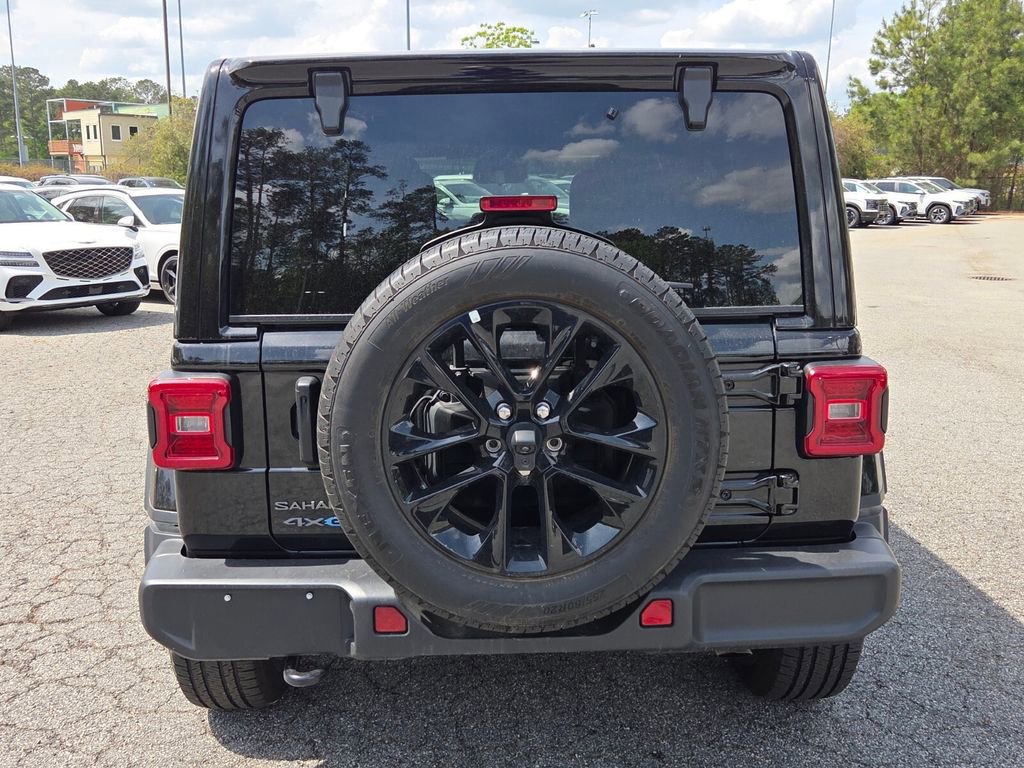 Used 2025 Jeep Wrangler Unlimited Sahara image 11