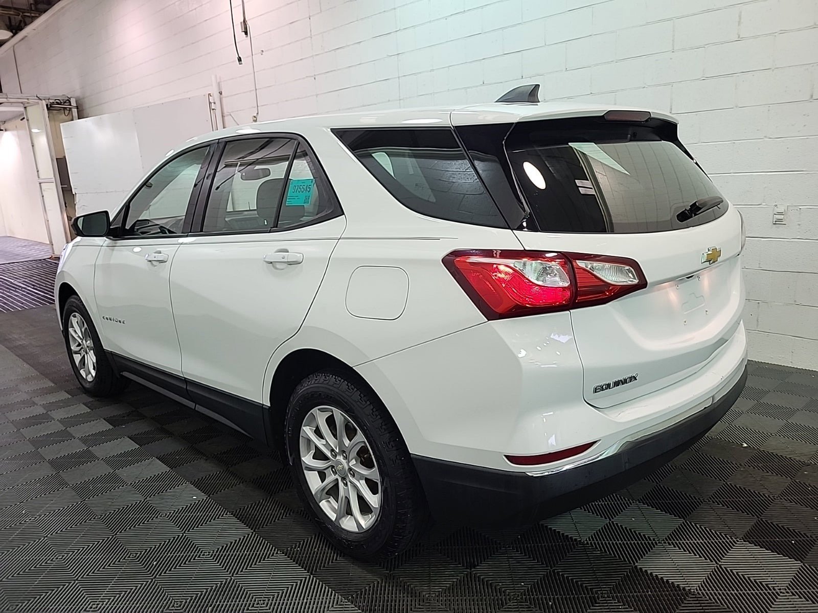 Used 2018 Chevrolet Equinox LS image 4