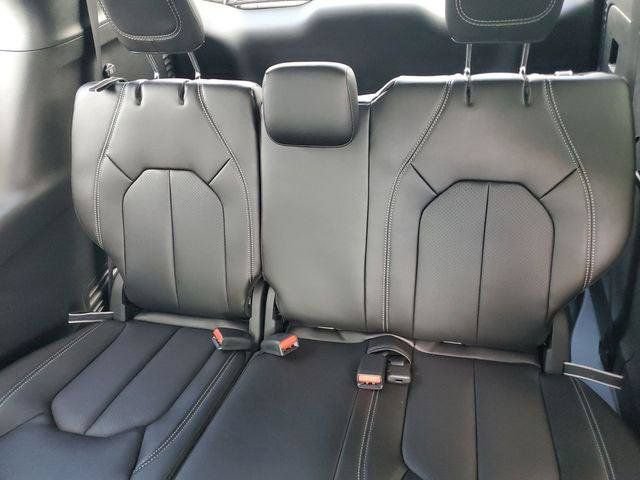 New 2027 Chrysler Pacifica Select AWD/4WD image 10