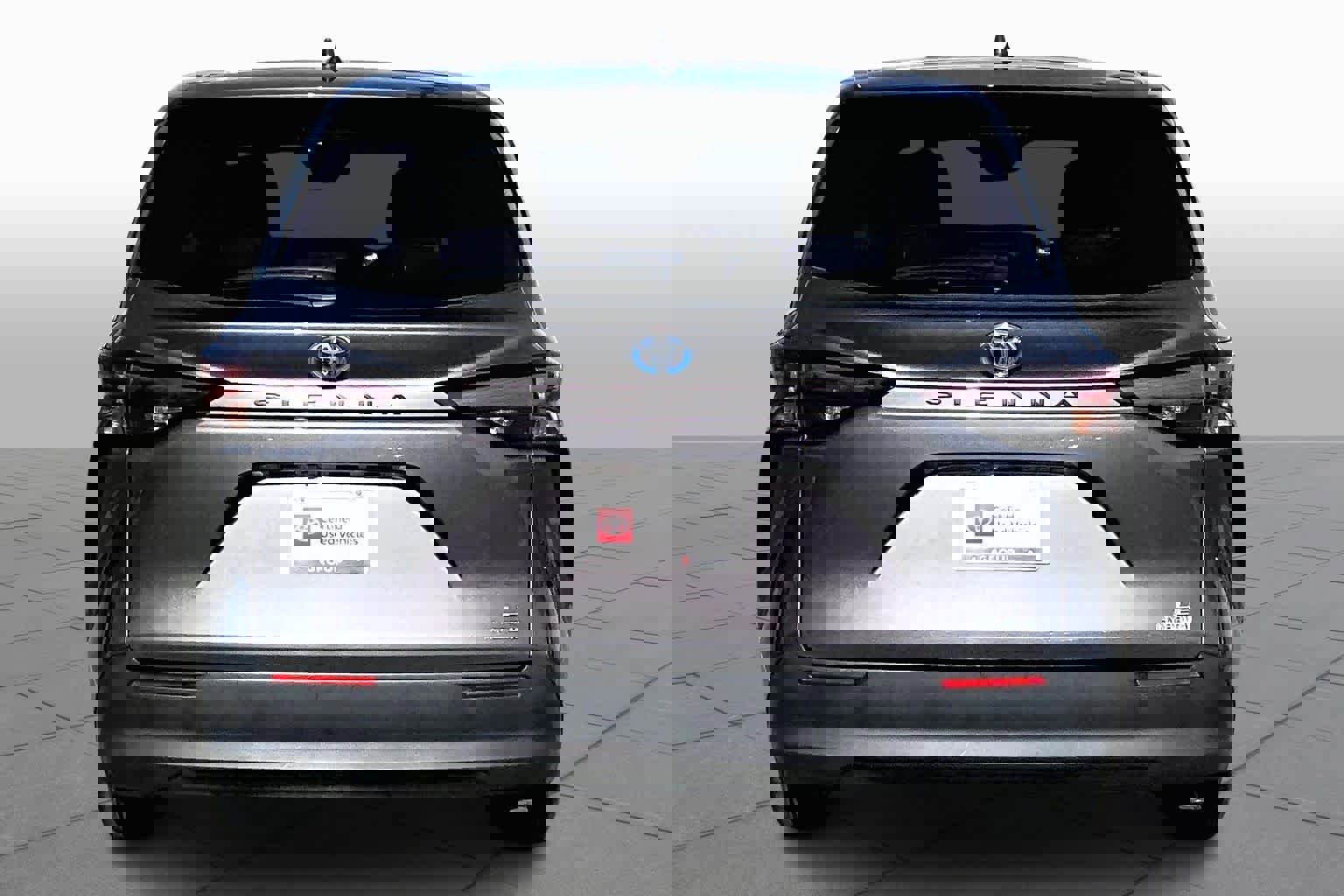 Certified 2024 Toyota Sienna LE image 4