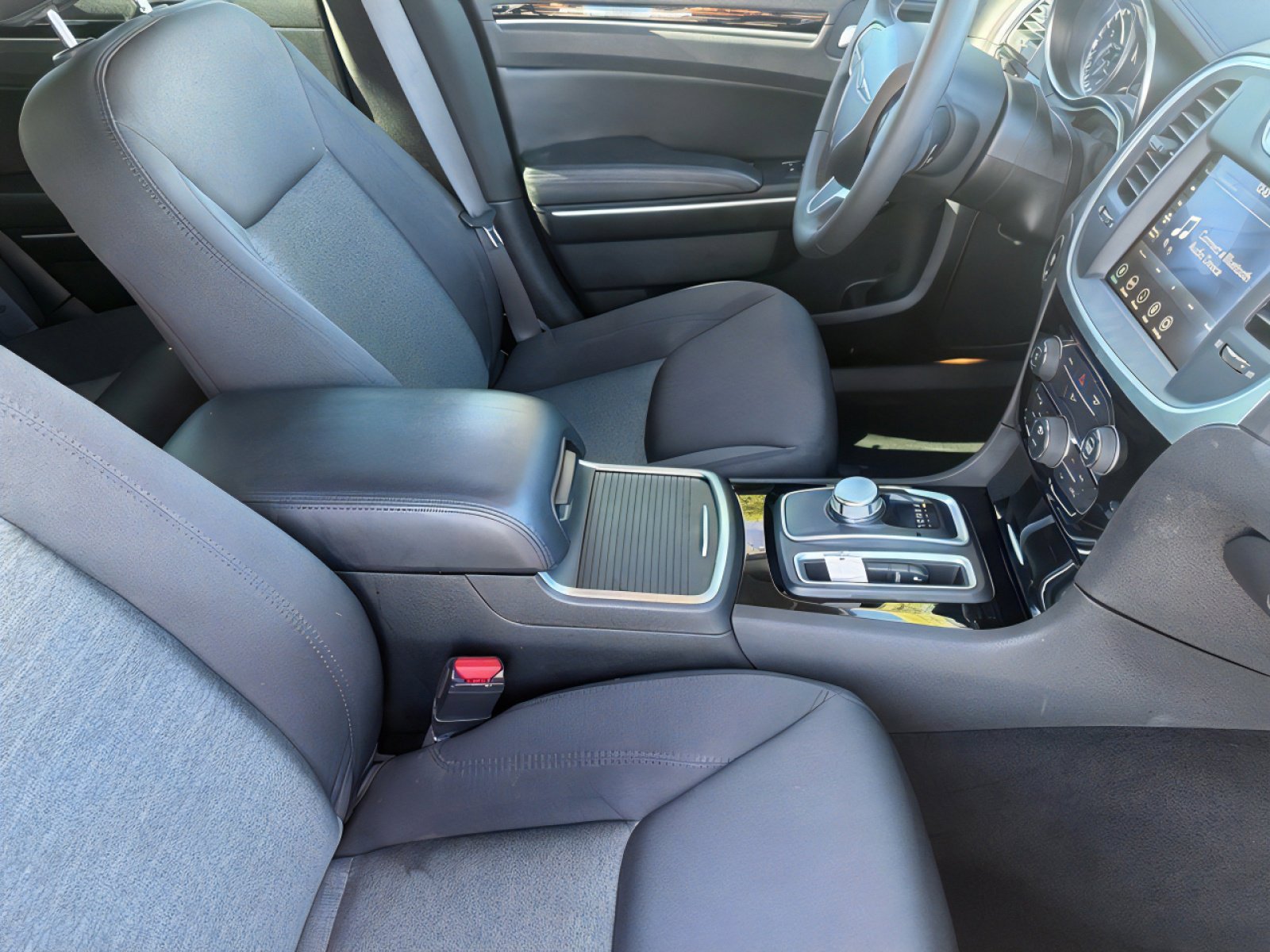 Used 2023 Chrysler 300 Touring w/ Sport Appearance Package image 11