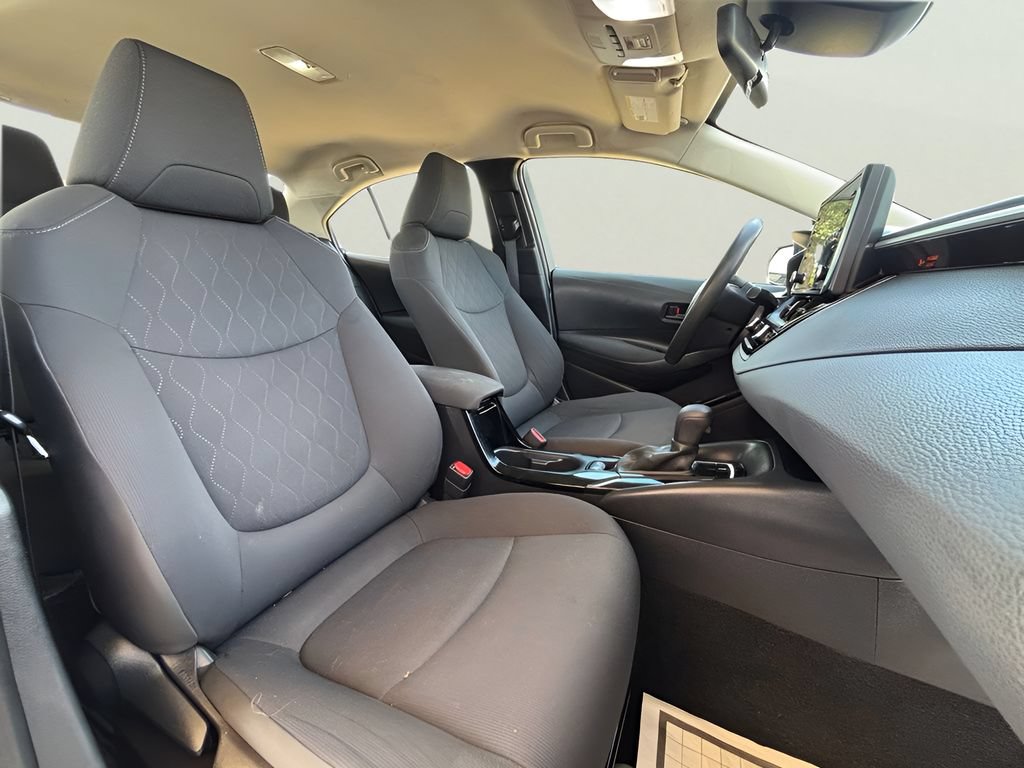 Used 2022 Toyota Corolla LE FWD image 3
