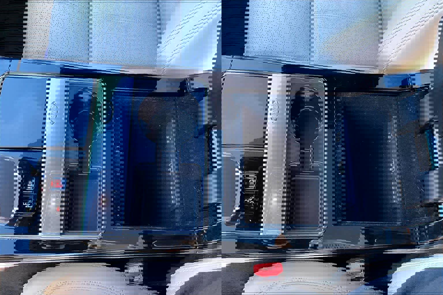 Used 2022 Land Rover Range Rover Velar R-Dynamic HSE image 37