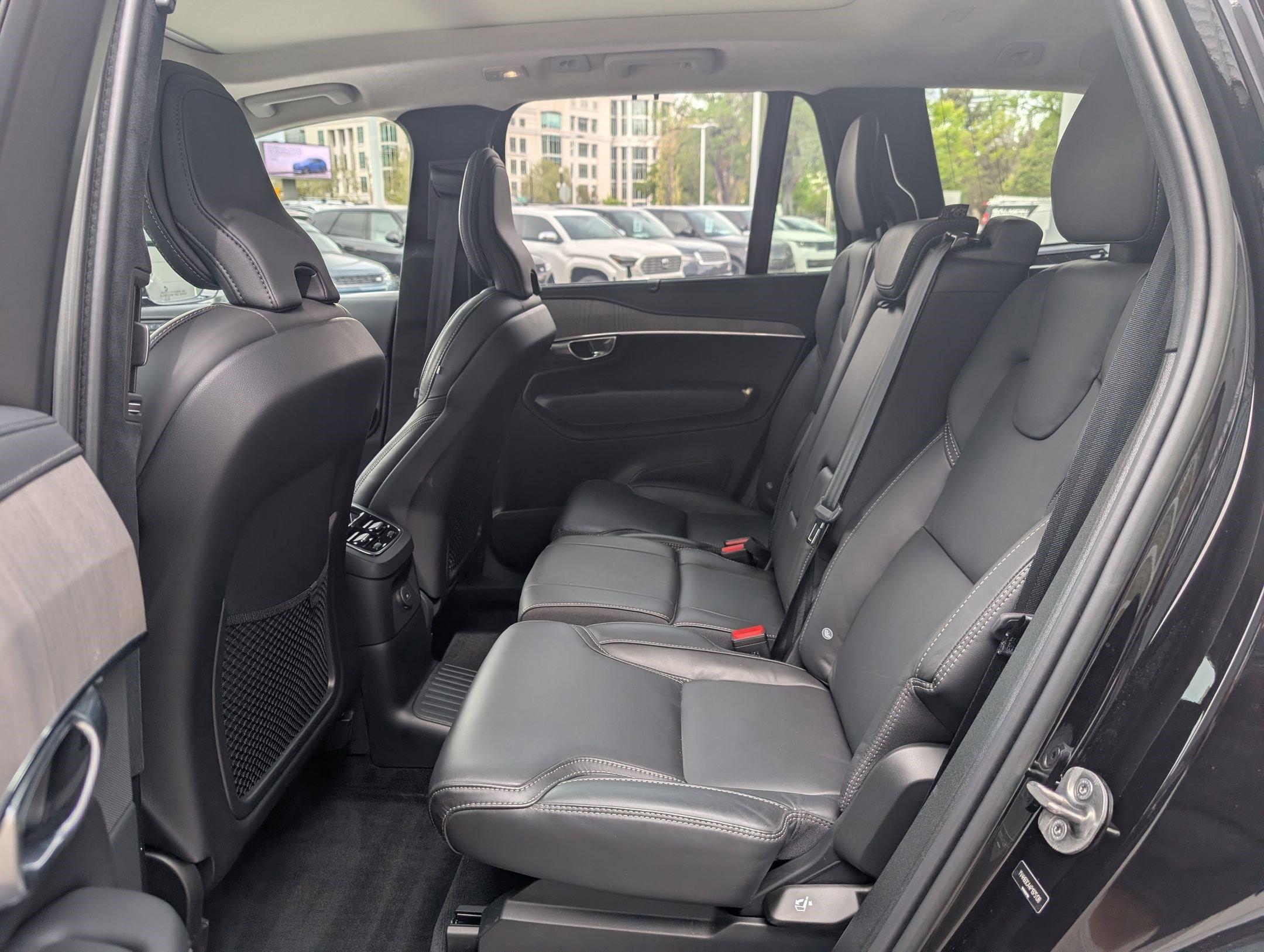 Used 2023 Volvo XC90 T8 Ultimate w/ Lounge Package AWD/4WD image 28