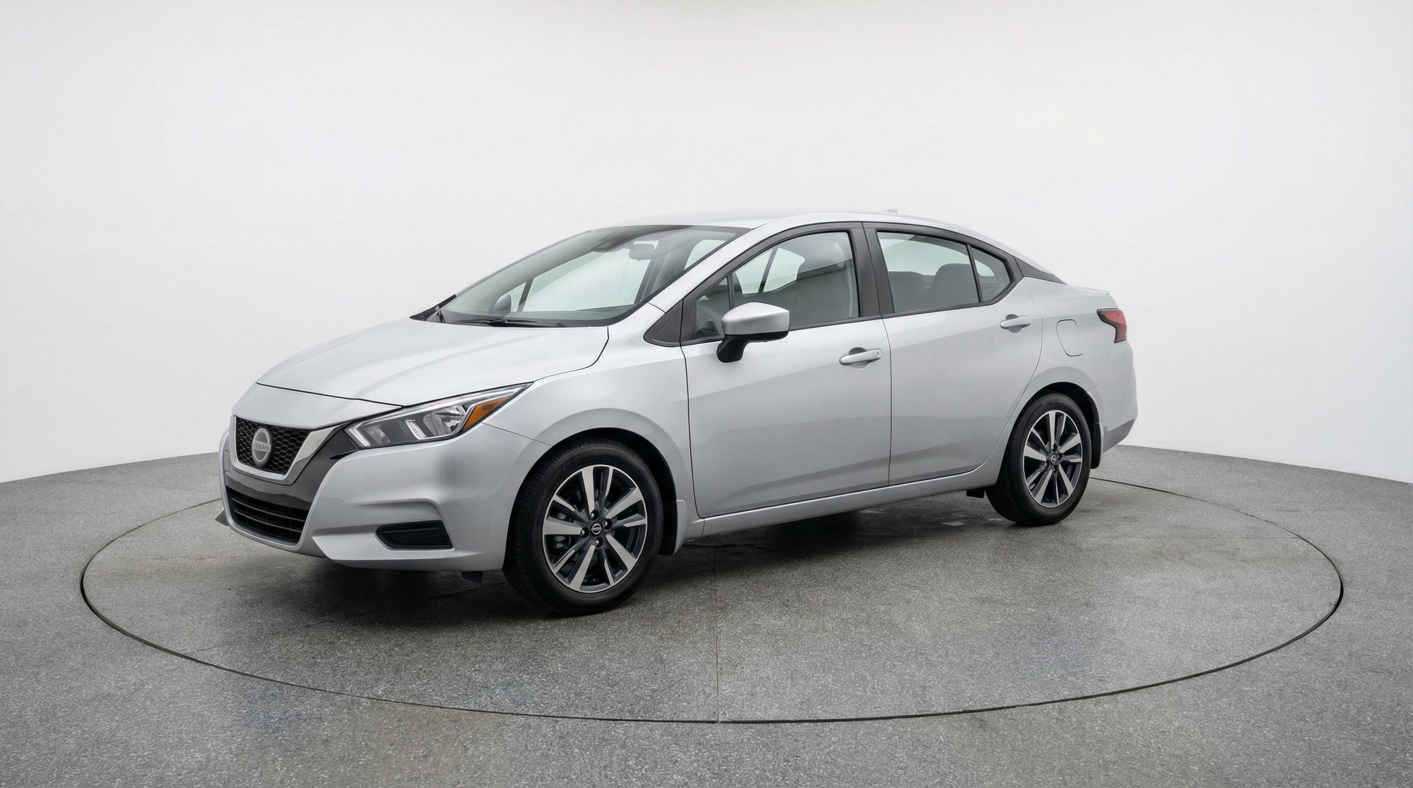 Used 2025 Nissan Versa SV image 3