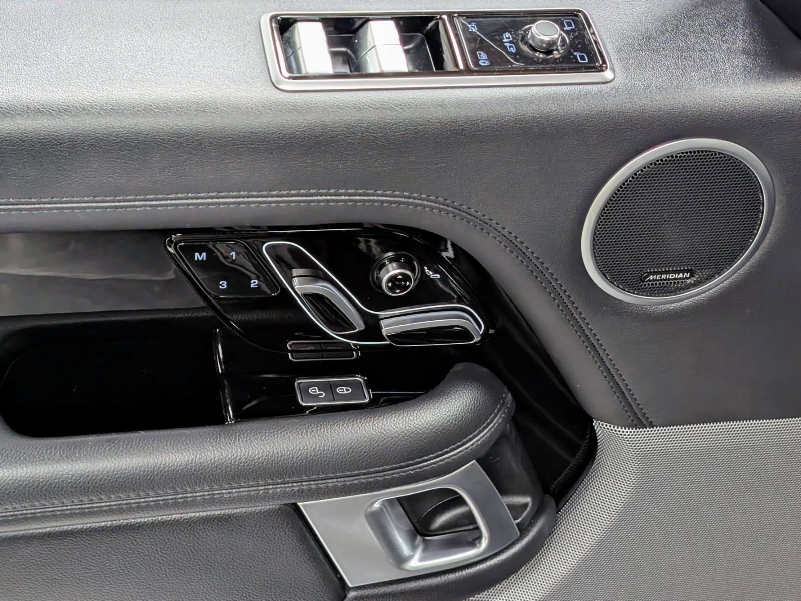 Used 2020 Land Rover Range Rover image 13