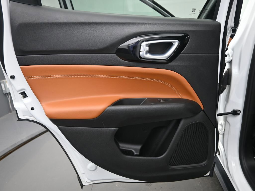 Used 2025 Jeep Compass Limited image 14