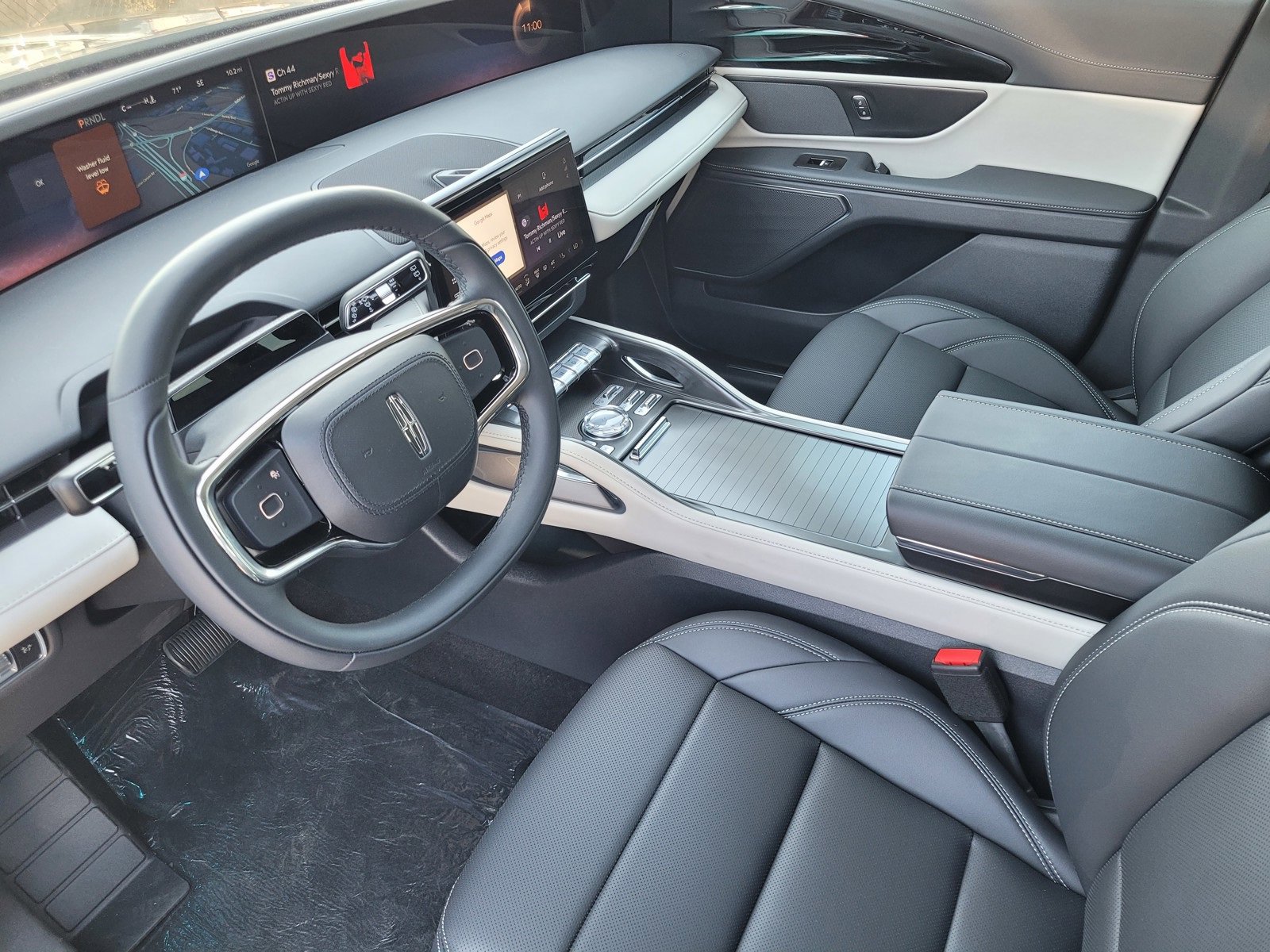 New 2025 Lincoln Nautilus Premier image 11