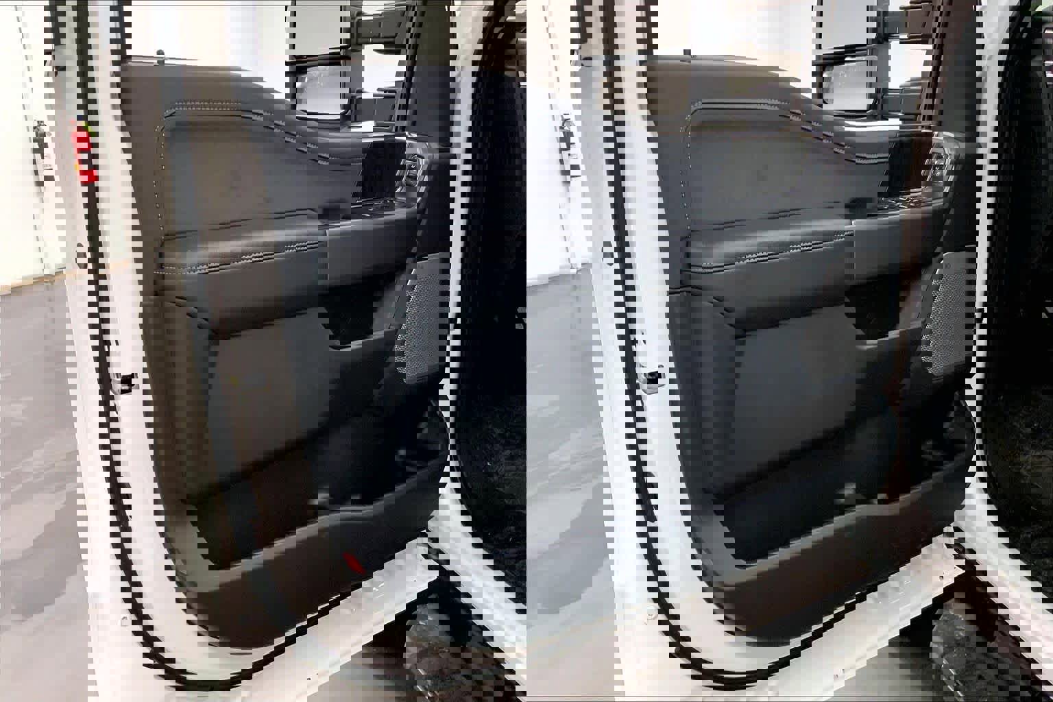 New 2026 Ford F250 Lariat w/ Black Appearance Package image 10