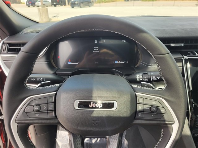 New 2025 Jeep Grand Cherokee Altitude image 30