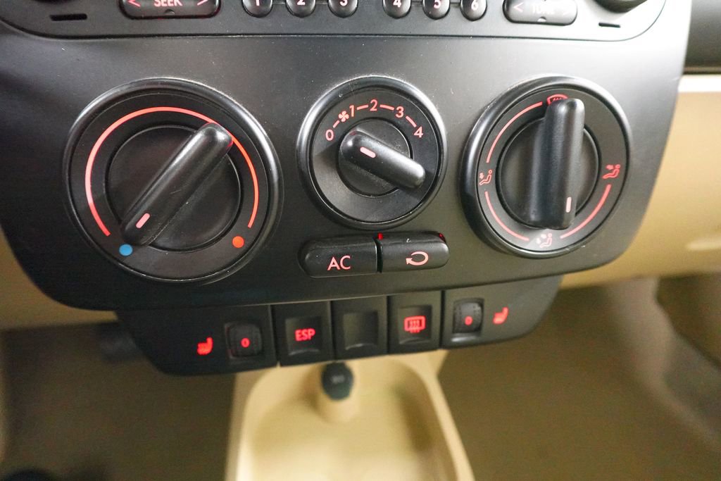 Used 2009 Volkswagen Beetle S image 16