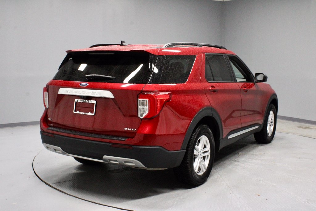 Certified 2023 Ford Explorer XLT w/ Equipment Group 202A AWD/4WD image 11