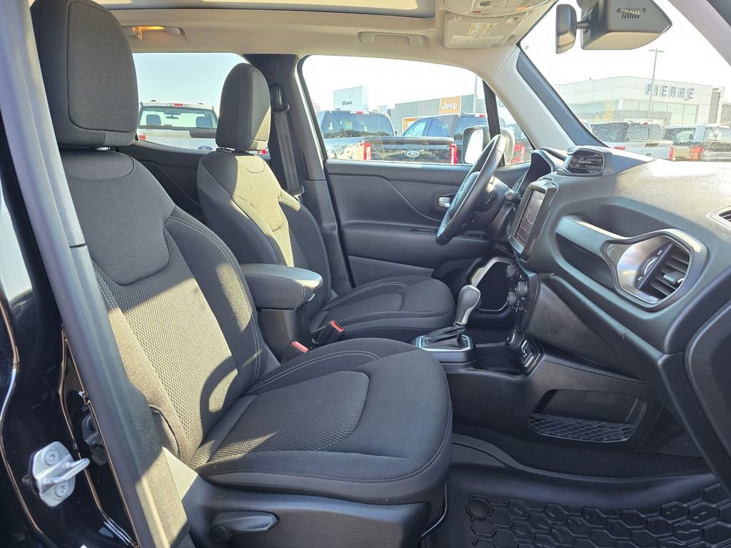Used 2023 Jeep Renegade Latitude w/ Sun/Sound Group AWD/4WD image 16