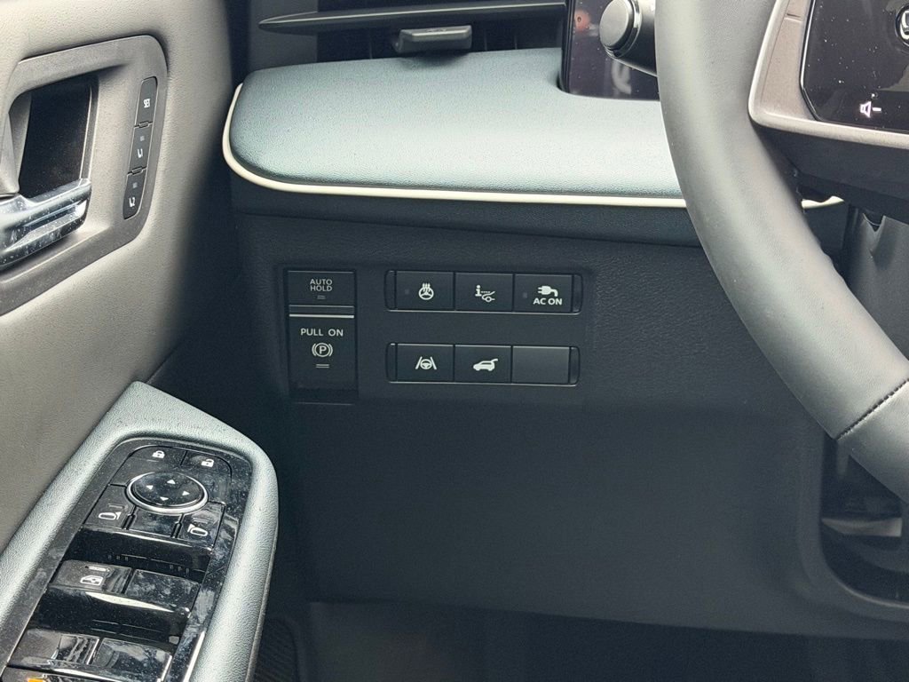 New 2026 Nissan Leaf Platinum+ w/ Cargo Package (Platinum+) FWD image 25