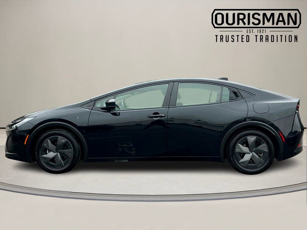 Used 2024 Toyota Prius LE image 3