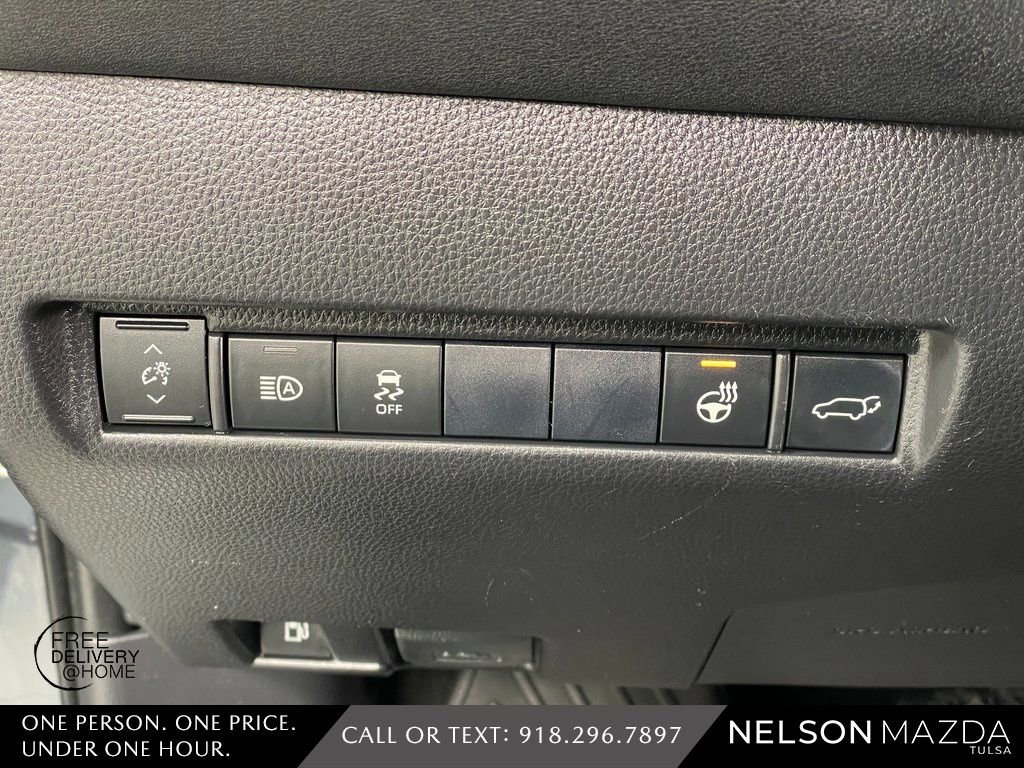 Used 2021 Toyota Venza XLE w/ Softex Package image 29