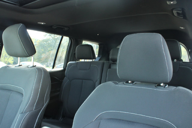 Used 2025 Jeep Grand Cherokee L Laredo AWD/4WD image 14