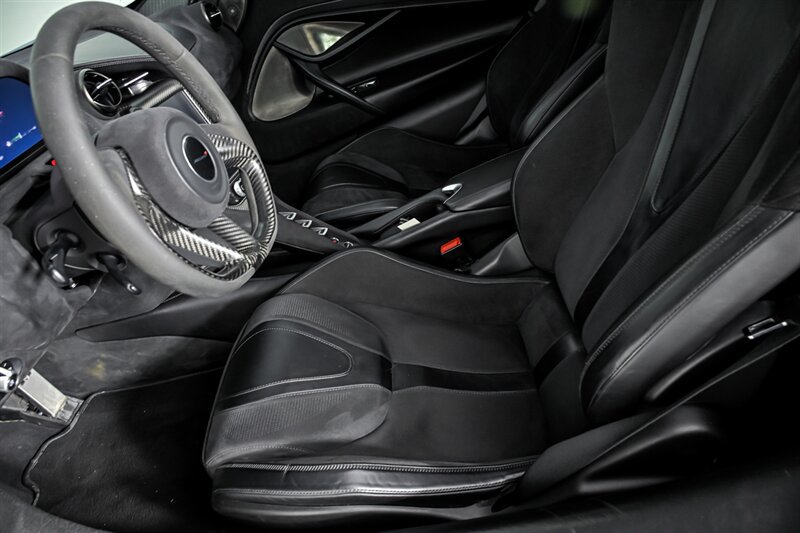 Used 2018 McLaren 720S RWD image 21