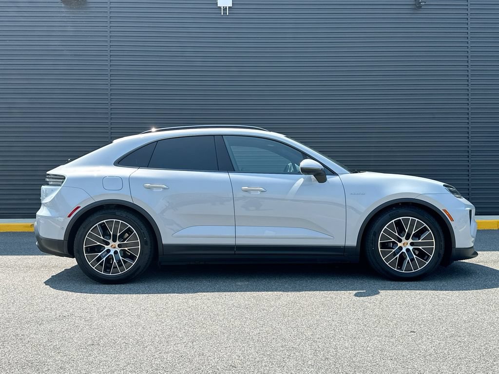 New 2026 Porsche Macan 4 Electric AWD/4WD image 8