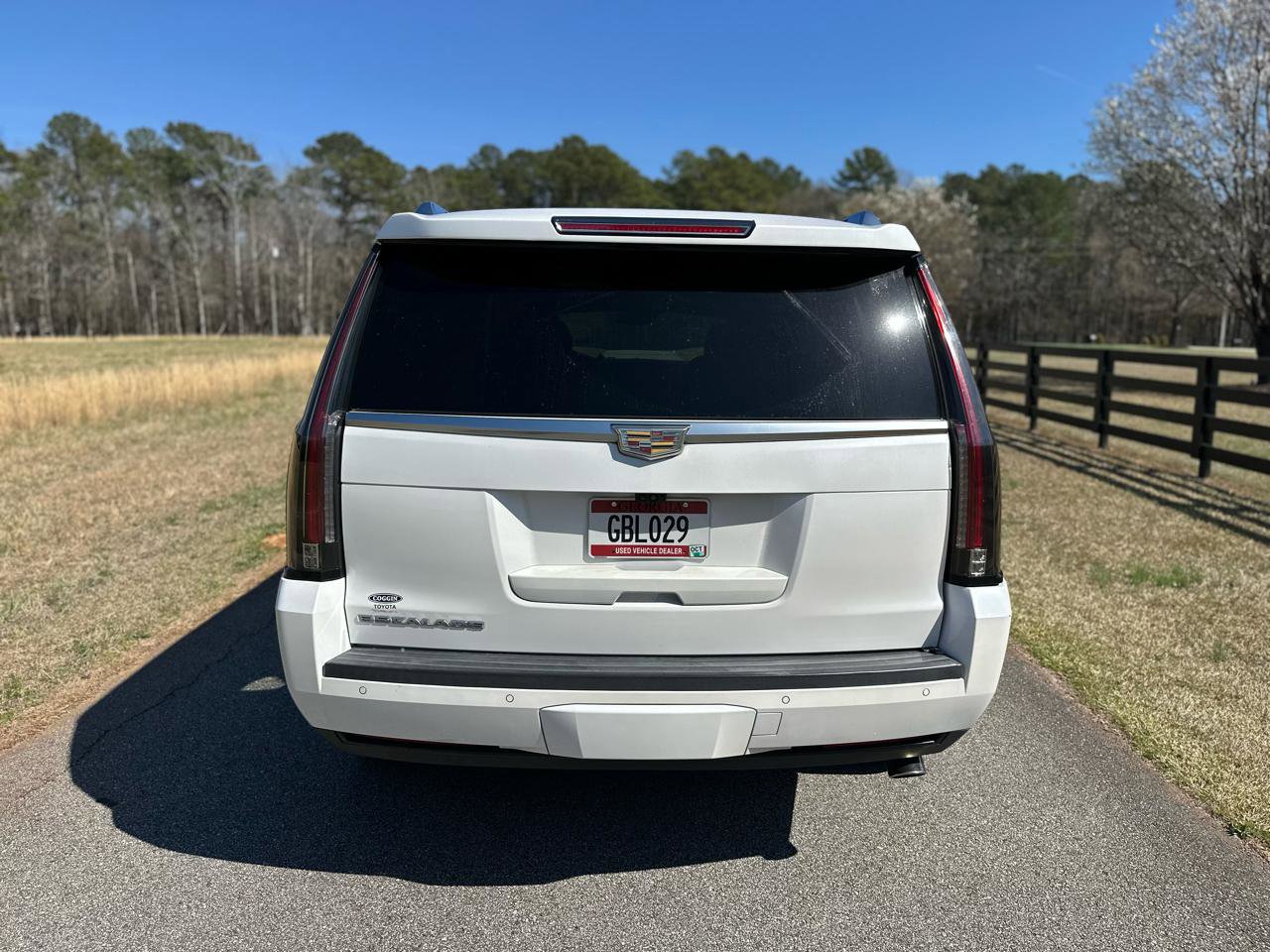 Used 2017 Cadillac Escalade Luxury image 9