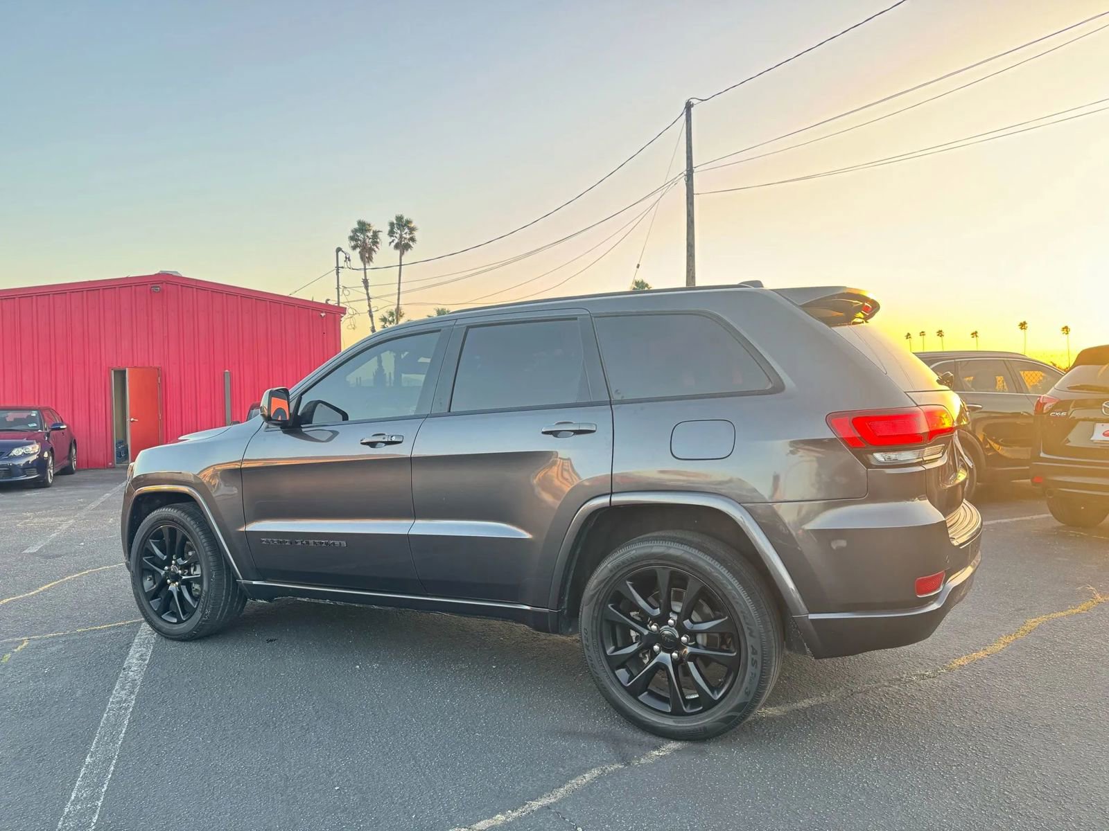 Used 2018 Jeep Grand Cherokee Altitude image 4