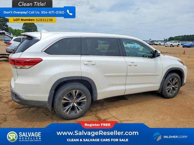 Used 2017 Toyota Highlander Plus FWD image 4