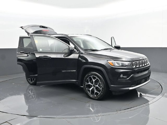 Used 2025 Jeep Compass Limited AWD/4WD image 29