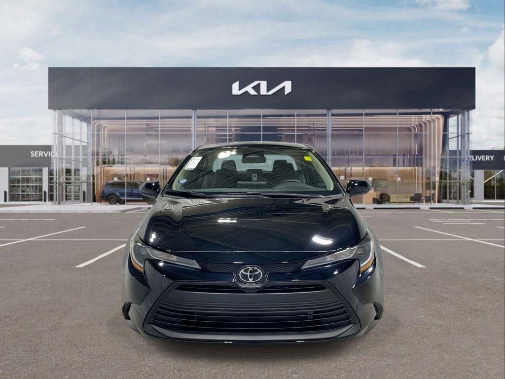 Used 2025 Toyota Corolla LE image 3