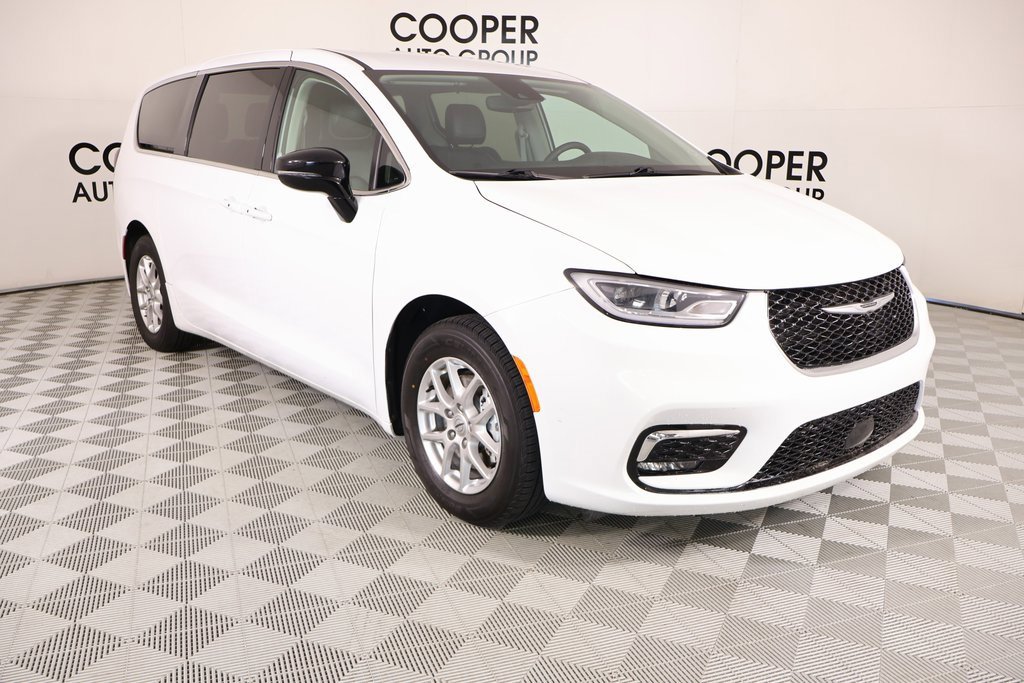 Used 2024 Chrysler Pacifica Touring-L image 1