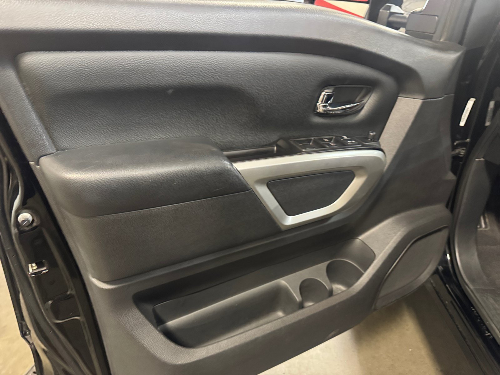 Used 2020 Nissan Titan SV w/ SV Convenience Package AWD/4WD image 13