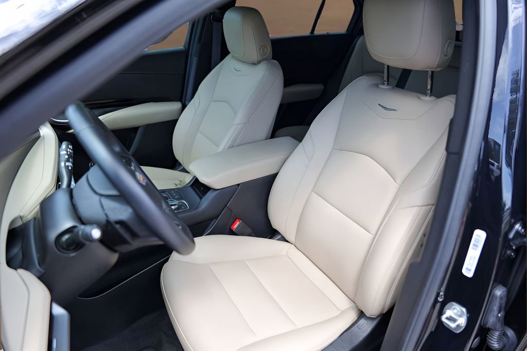 Certified 2024 Cadillac XT4 Luxury FWD image 7
