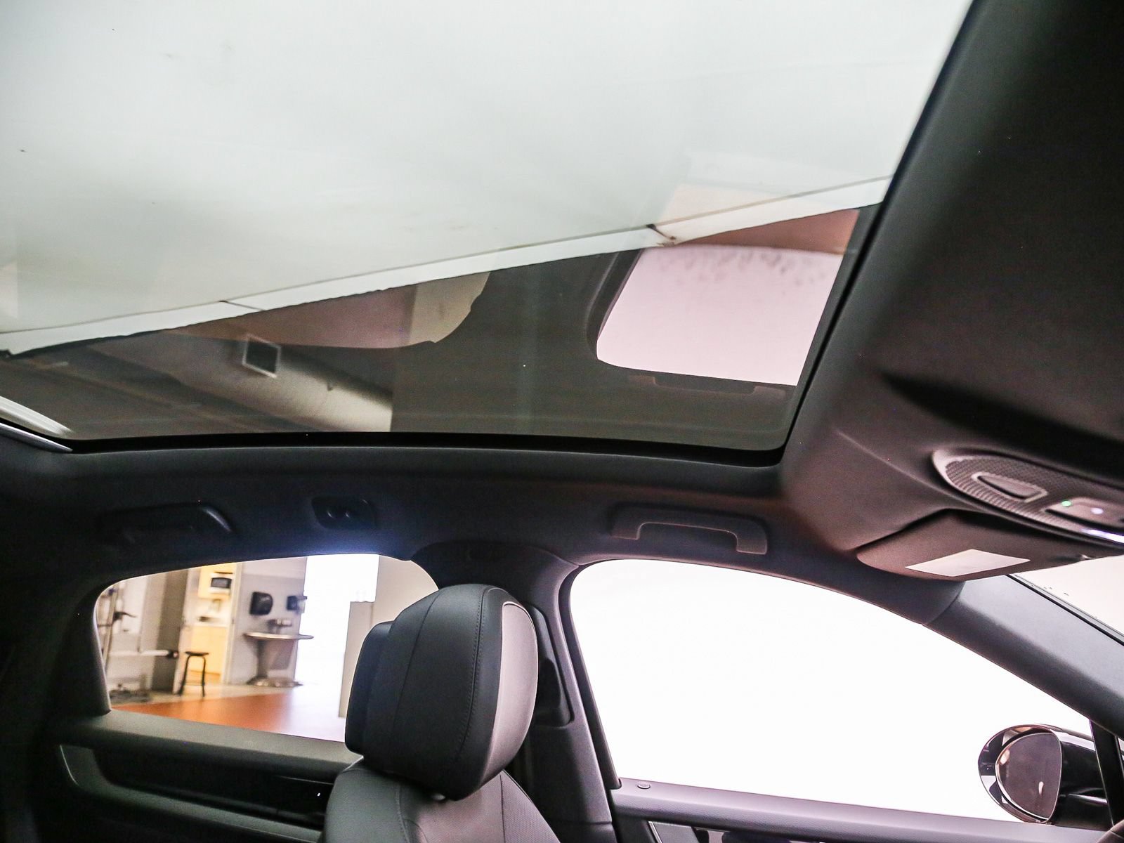 Certified 2026 Porsche Cayenne Coupe AWD/4WD image 21