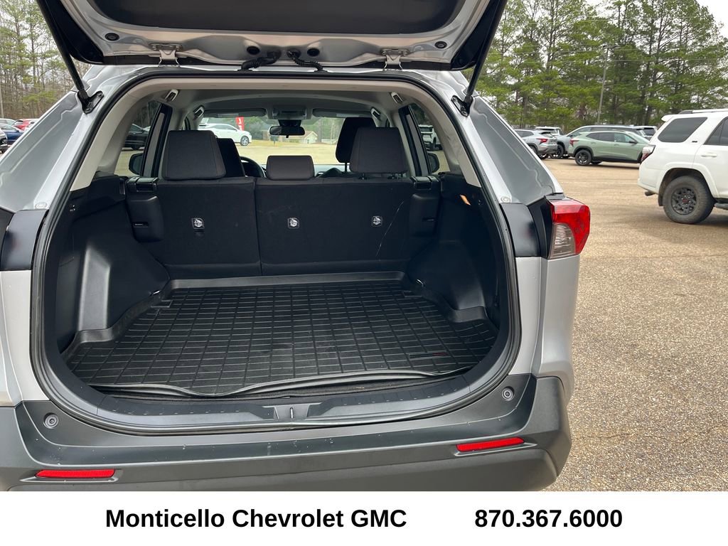 Used 2020 Toyota RAV4 LE image 25