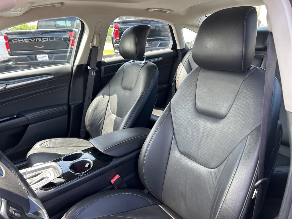 Used 2013 Ford Fusion Titanium w/ Titanium Driver Assist Pkg FWD image 16