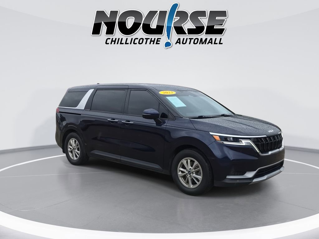 Used 2023 Kia Carnival LX FWD image 2